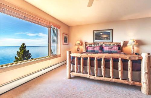 Tofte House | Scenic Lake Views with Garage and Bike Trail Access
