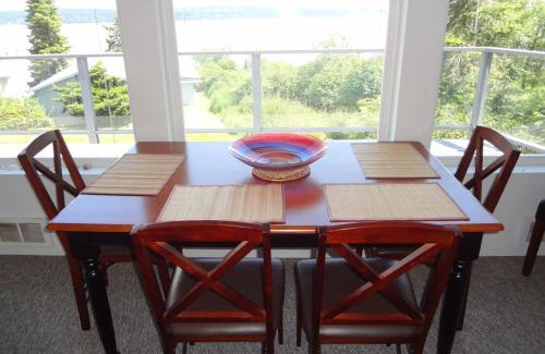 Greenbank House | Scenic Greenbank Getaway by AvantStay with Family-Friendly Perks