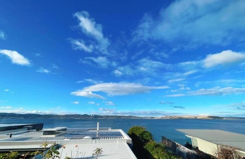 Sandy Bay Villa | Beautiful Waterview Cottage - 4 Bedroom Hobart Retreat