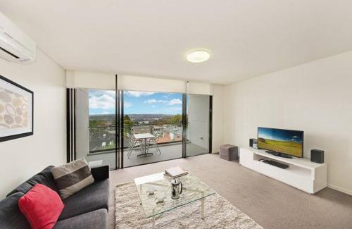 Neutral Bay Apartment | Inviting Waterview Apartment in Neutral Bay - Family Friendly