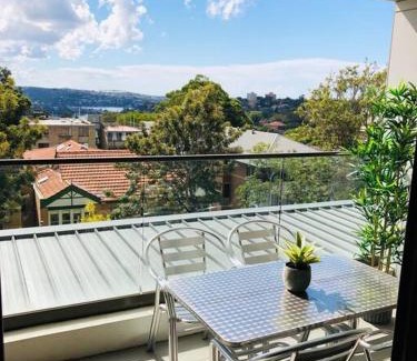 Neutral Bay Apartment | Inviting Waterview Apartment in Neutral Bay - Family Friendly
