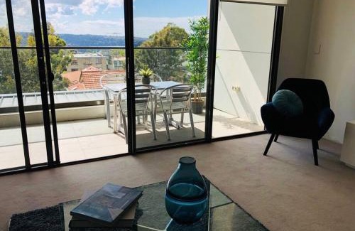 Neutral Bay Apartment | Inviting Waterview Apartment in Neutral Bay - Family Friendly
