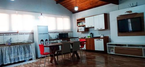 Extrema House | Inviting Escape with Pool and BBQ in Extrema, MG