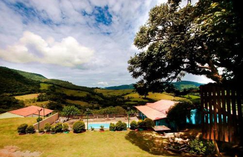 Extrema House | Inviting Escape with Pool and BBQ in Extrema, MG