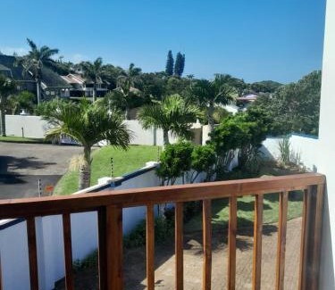Port Edward House | Pet-Friendly Indaba Manor Guesthouse with Ocean Views