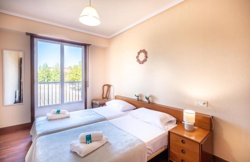 Zarautz Apartment | Indamendi - Family-Friendly Retreat with Great Guest Ratings