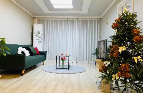 Anyang Apartment | Indeogwon Hue Stay: Ideal for Families with Accessible Amenities