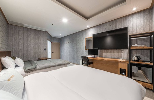 Anyang Hotel | Eco-Friendly Indeokwon SKY: Family Comfort Awaits
