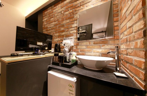 Anyang Hotel | Eco-Friendly Indeokwon Wol with Breakfast & Family Amenities