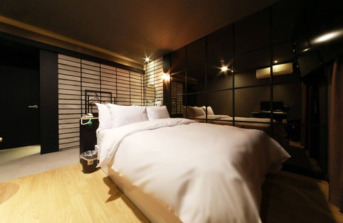 Anyang Hotel | Eco-Friendly Indeokwon Wol with Breakfast & Family Amenities