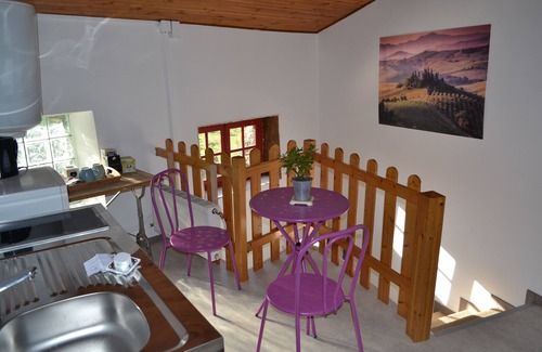 Egliseneuve-pres-Billom Bed & Breakfast | Cozy Studio Retreat with Pool in Scenic Countryside