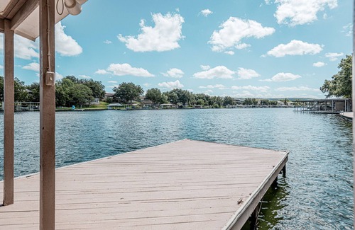 Kingsland House | Independence Point: Family-Friendly Getaway with Breakfast