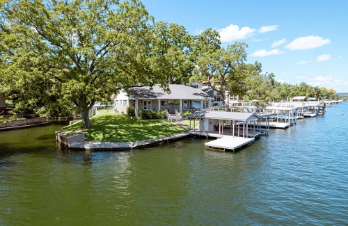 Kingsland House | Independence Point: Family-Friendly Getaway with Breakfast
