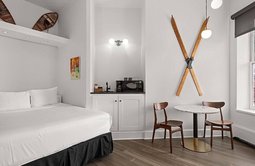 Aspen Hotel | Scenic Independence Square 202 Room with Mountain Views