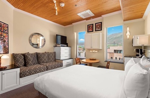 Aspen Hotel | Independence Square 305: Remodeled Hotel Room in Aspen