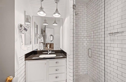 Aspen Hotel | Independence Square 305: Remodeled Hotel Room in Aspen