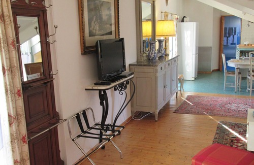 Maisons-Laffitte Apartment | Cozy Independent Apartment in Paris - 10/10 Guest Rated