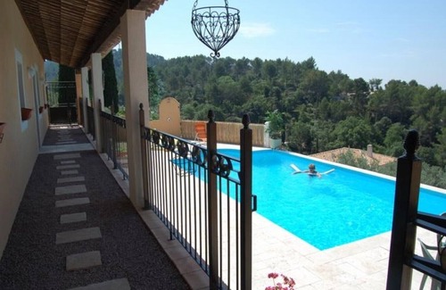 Callas Villa | Inviting Apartment with Pool and Ocean Views for Your Stay