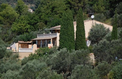 Callas Villa | Inviting Apartment with Pool and Ocean Views for Your Stay