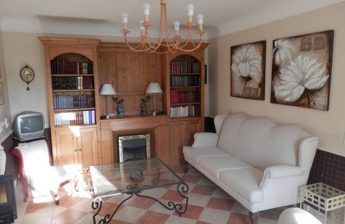 Lepinas Cottage | Exceptional Independent Country Cottage with Kitchen Amenities
