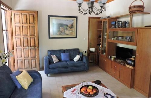 Sivros House | Quiet Village Retreat with Ocean View and Pet-Friendly Perks