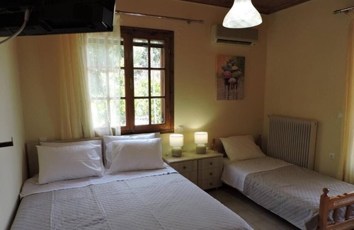 Sivros House | Quiet Village Retreat with Ocean View and Pet-Friendly Perks