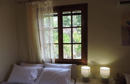 Sivros House | Quiet Village Retreat with Ocean View and Pet-Friendly Perks