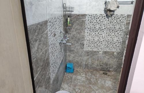 Aligarh House | INDEPENDENT FLOOR 1ST IN LIG11 SWARN JAYANTI NAGAR NEAR WATER TANK IN FRONT OF AURA PEARL APARTMENt