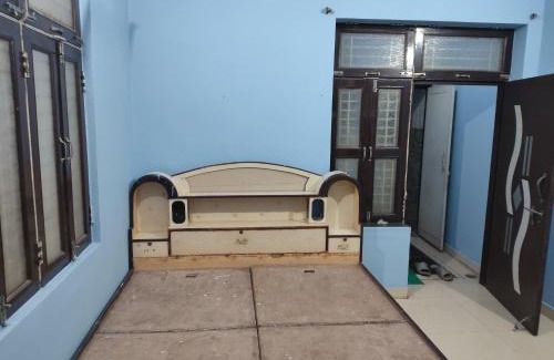 Aligarh House | INDEPENDENT FLOOR 1ST IN LIG11 SWARN JAYANTI NAGAR NEAR WATER TANK IN FRONT OF AURA PEARL APARTMENt