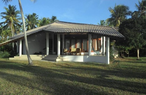 Santa Cruz Cabralia House | Idyllic Beach House with Pool and Ocean Access, Rated 10/10