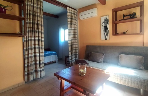 Sant Josep de sa Talaia Apartment | Independent house in a family farm in the Sa Caleta area.