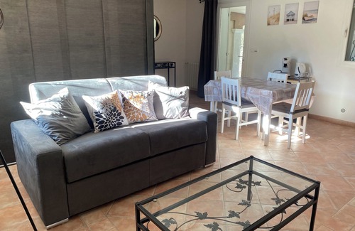 Vidauban Villa | Charming Oceanfront Studio for 2-3 Guests, Rated 9.6/10