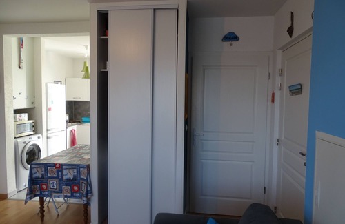 Penmarch Apartment | Cozy Studio with Garden, 800m from Plage du Ster
