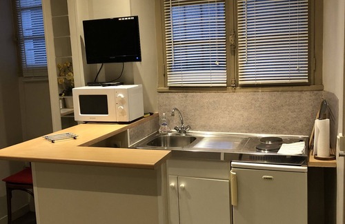Centre Ville Apartment | Cozy Central Studio with Spa and Breakfast Amenities