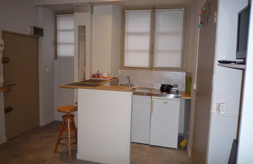 Centre Ville Apartment | Cozy Central Studio with Spa and Breakfast Amenities