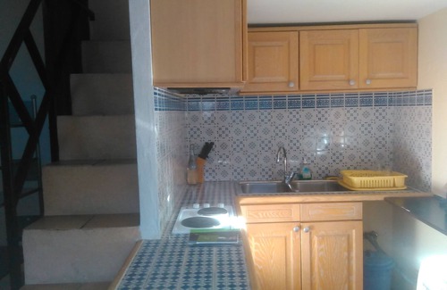 Les Angles Apartment | Cozy Ground Floor Studio with Kitchen for Family Getaways