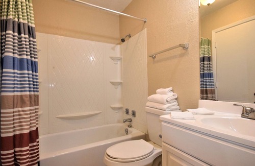 Fort Worth House | Budget-Friendly 2 Bed Unit with Kitchen & High Ratings