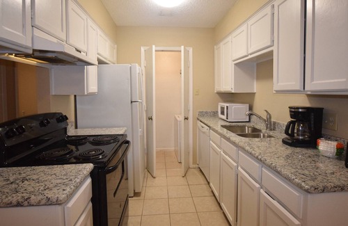 Fort Worth House | Budget-Friendly 2 Bed Unit with Kitchen & High Ratings