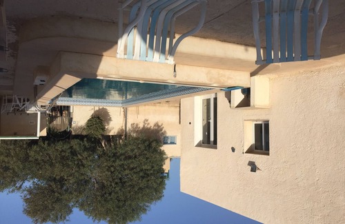 Midoun Villa | Inviting Villa with Private Pool and Covered Parking