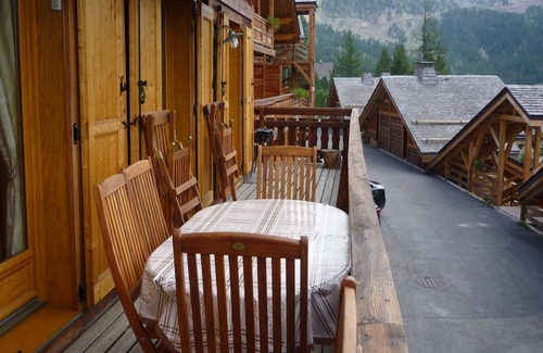 Isola Ski Chalet | Cozy Wooden Chalet with Internet & Garage near Isola 2000