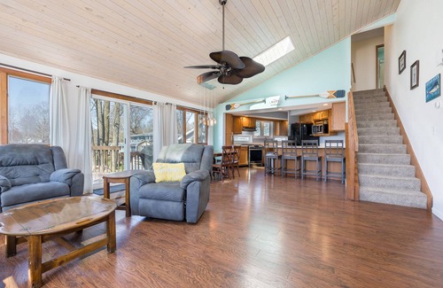 Lakeview House | Elegant Indian Lakefront Retreat with Boathouse & Pool