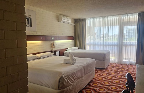 Scarborough Hotel | Relax at Indian Ocean Hotel with Pool & Spa Amenities