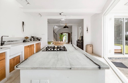 Boossa Villa | Indie Beachouse: Direct Access to the Sand and Sea