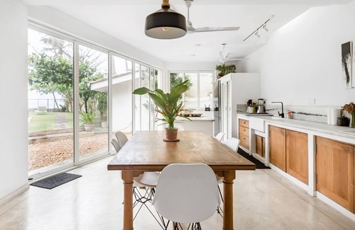 Boossa Villa | Indie Beachouse: Direct Access to the Sand and Sea