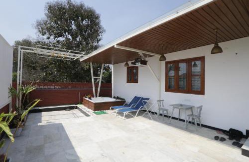 Denkanikota House | Indigo - 1BHK Villa Jacuzzi Restohome