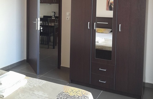 Olymbiaki Akti Apartment | Indigo Deluxe Apartment: Family-Friendly Comfort Awaiting You