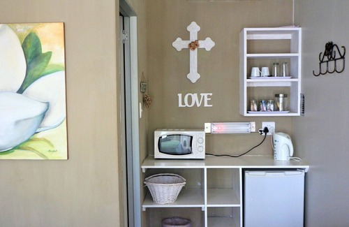 Lichtenburg House | Indigo Moon Guesthouse: Poolside Retreat with Breakfast