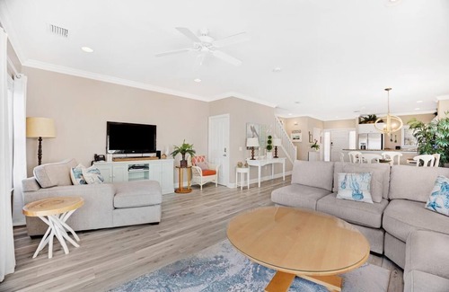 Indigo Reef Marina Homes House | Indigo Reef Resort Villa: Waterfront Retreat with Pool & Dock