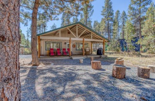 Three Rivers House | Discover Indio Cabin: Family-Friendly Retreat with Breakfast