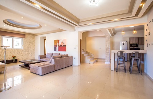 Filerimos Villa | Independent Villa MeFoMi: Family-Friendly Getaway with Pool